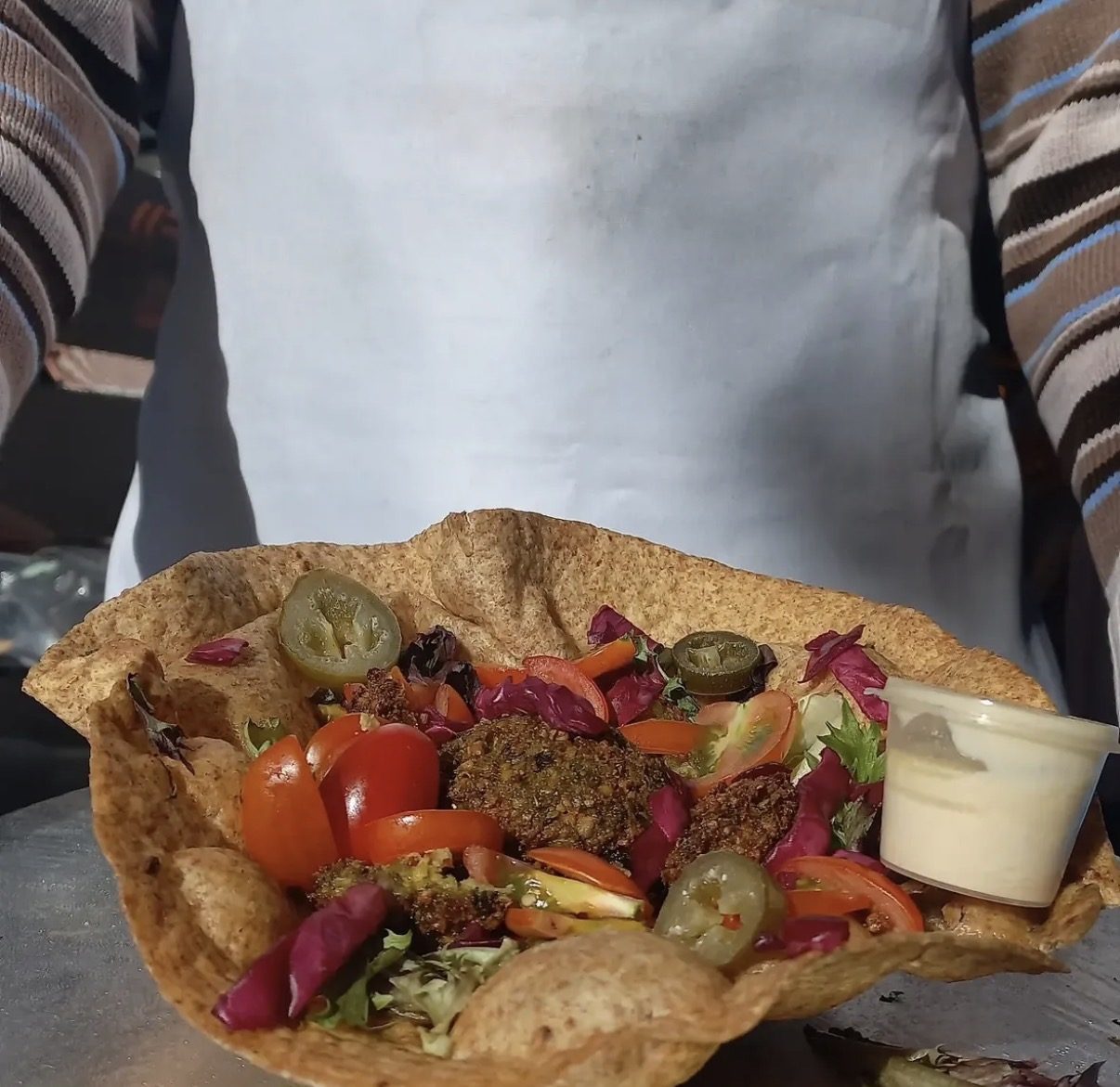Falafel pitta with salad, tomatoes, sauce and pickles